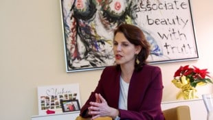 Ex-Ministerin Karoline Edtstadler spricht im großen Interview auch über ihre Hürden als Frau an ...