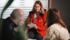 Raffaela Bitschnau-Osti berät Hilfesuchende bei der Caritas in Vorarlberg.