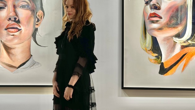 Der Apfel fällt nicht weit vom künstlerischen Stamm, wie Gottfried Helnweins Tochter Mercedes ...