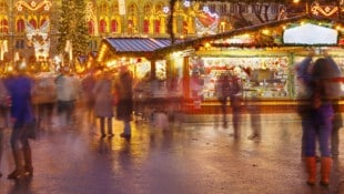 Den Anschluss an ihre Reisegruppe haben Vater und Tochter aus Tschechien verloren – und sich ...