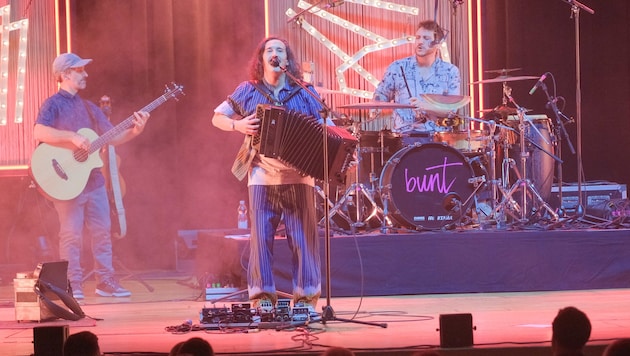 Folkshilfe verwandelte im Brucknerhaus den Weihnachtszauber in einen musikalischen Adrenalinkick