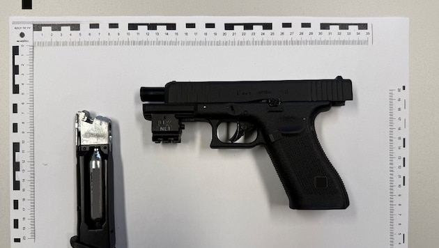 Mit dieser Pistole zielte der 29-Jährige auf seinen Kontrahenten.