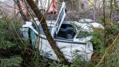 Ein Baum stoppte den Absturz.