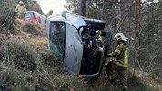 Eines der abgestürzten Autos. Es wurde von der Feuerwehr gesichert.