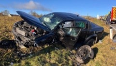 Der Ford Raptor landete in der angrenzenden Wiese