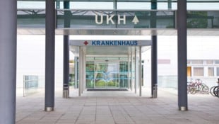 Der verletzte Radfahrer wurde ins Unfallkrankenhaus Linz gebracht.