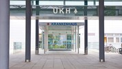 Der verletzte Radfahrer wurde ins Unfallkrankenhaus Linz gebracht.