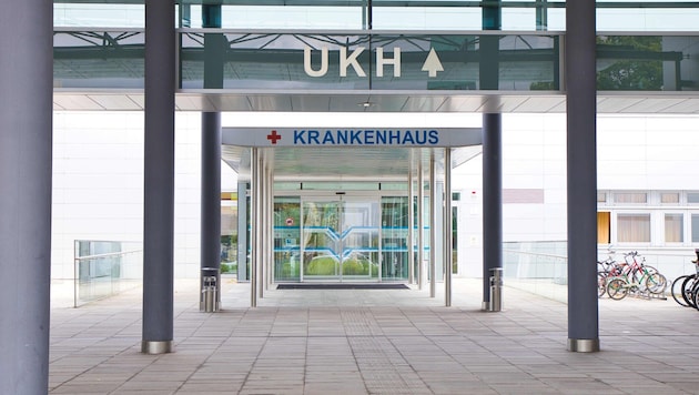 Der verletzte Radfahrer wurde ins Unfallkrankenhaus Linz gebracht.