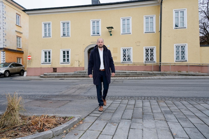 Bürgermeister David Egger hat mit dem Gelände des ehemaligen Bezirksgerichts viel vor.