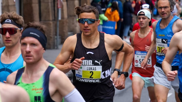 Lukas Hollaus (M.) will auf neuer Strecke brillieren.