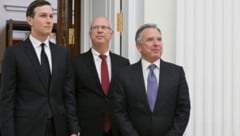 Von links: Trumps Schwiegersohn Jared Kushner, US-Sondergesandter Steve Witkoff und ...