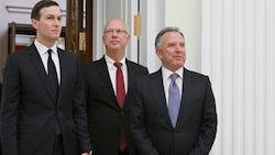 Von links: Trumps Schwiegersohn Jared Kushner, US-Sondergesandter Steve Witkoff und ...