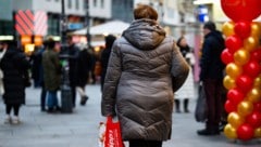 Am Mittwoch, 24. Dezember, können meist noch bis 13 Uhr Weihnachtsgeschenke besorgt werden ...