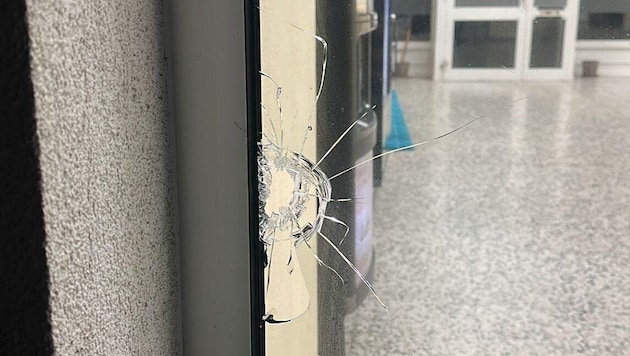 Das Einschussloch in der Tür