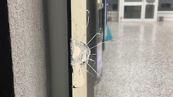 Das Einschussloch in der Tür