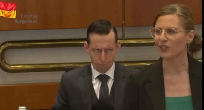 Das Video wurde von Christoph Grissemann und Dirk Stermann in ihrer Satire-sendung eingespielt ...