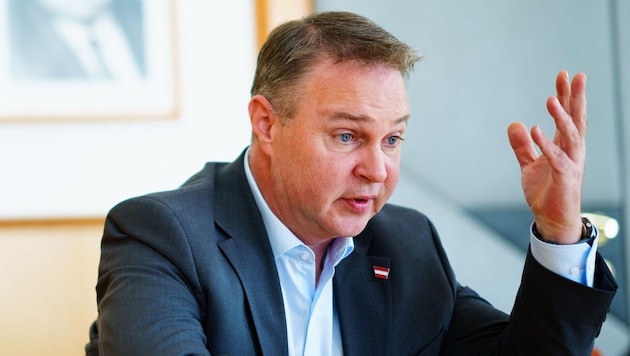 Eigentlich könnte Andreas Babler sich über die aktuellste Umfrage freuen ...