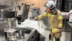 So geht es richtig: Die Decke muss über den heißen Topf!