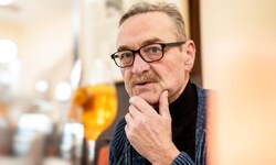 Ferry Öllinger stammt aus Leonding, Oberösterreich; der Schauspieler ist seit 1995 regelmäßig in ...