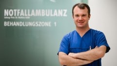 Philipp Schmidbauer schiebt an Weihnachten Dienst in der Notfallambulanz.