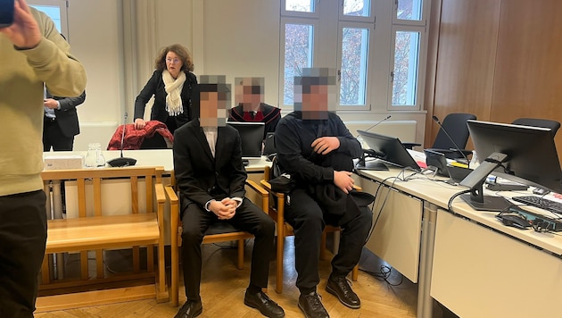 Die zwei 18-Jährigen feierten Drogenparty mit jungem Mädchen.