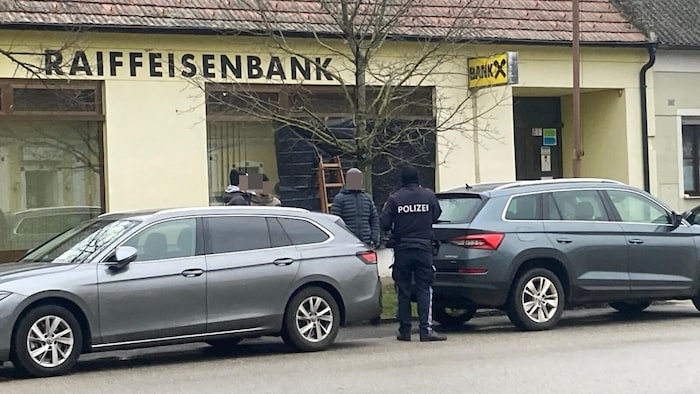 Eine Bankfiliale in Deutsch-Jahrndorf wurde überfalllen.
