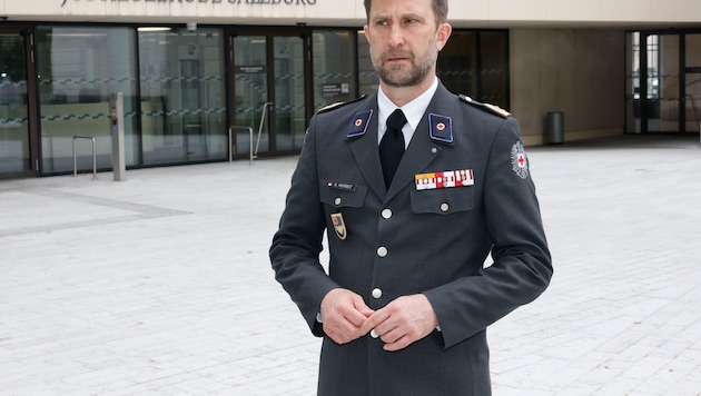 Stefan Herbst erschien in Uniform am Salzburger Landesgericht.
