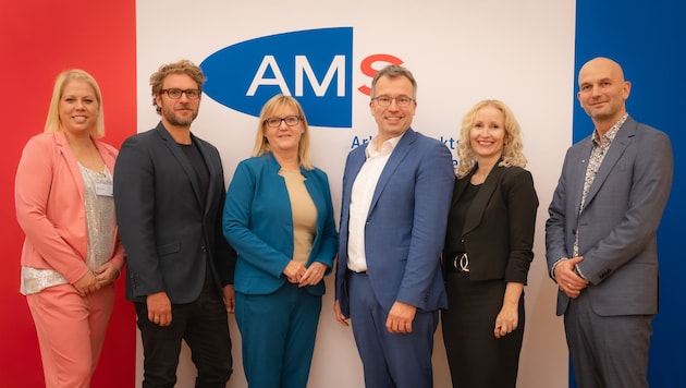 Max Hergt (Zukunftsforscher) mit Sandra Kern und Johannes Kopf (Vorstandsvorsitzender AMS ...