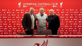 Die „Krone“ bei den Liverpool-Legenden John Aldridge (li.) und Steve McMahon.