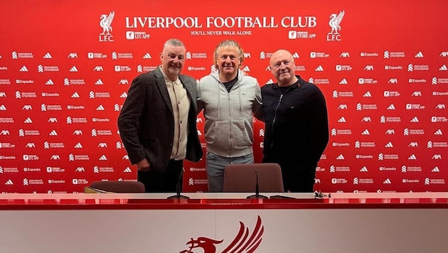 Die „Krone“ bei den Liverpool-Legenden John Aldridge (li.) und Steve McMahon.