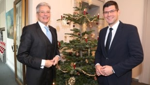 Besonders unterschiedlich feiern LH Peter Kaiser und Vize Martin Gruber Weihnachten.