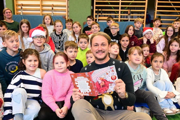 Leseonkel Christian las aus seinem Buch „Von einem, der auszog, Weihnachten zu erleben“ vor.