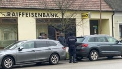 Nach dem Täter wird weiter gefahndet.