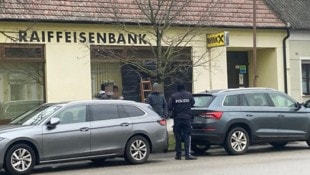 Nach dem Täter wird weiter gefahndet.