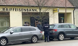 Nach dem Täter wird weiter gefahndet.
