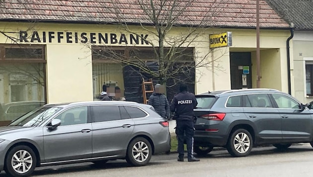 Nach dem Täter wird weiter gefahndet.