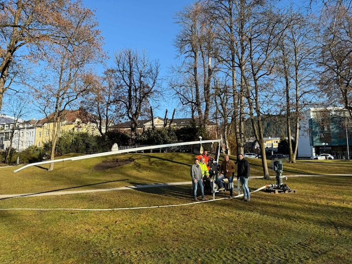 Um Kindern das Rodeln im Park zu ermöglichen, ...