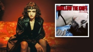 Dana Foote auf einer markant roten Couch – der große Auftritt ist per se nicht ihres.