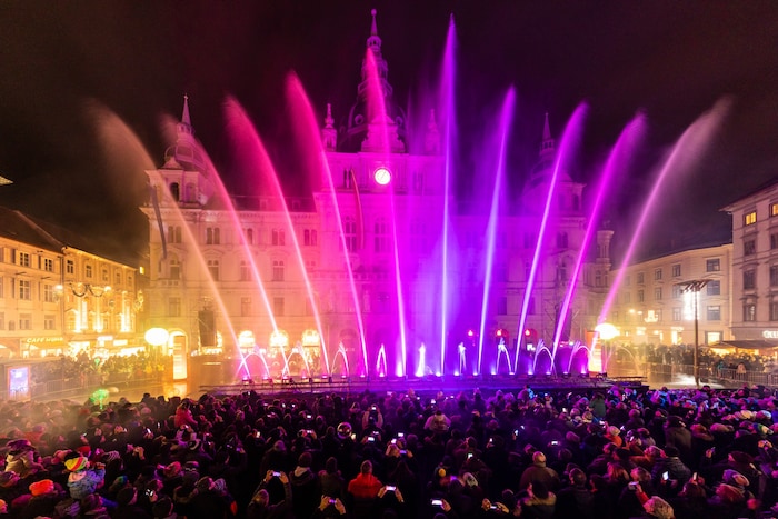 Silvester-Spektakel vor dem Grazer Rathaus
