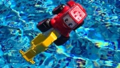 In einem Hallenbad kam es zum Unfall – jetzt verstarb der Bub im Spital (Symbolbild).