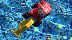 In einem Hallenbad kam es zum Unfall – jetzt verstarb der Bub im Spital (Symbolbild).