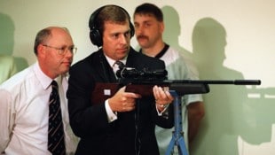 Wie britische Medien berichten, haben die zuständigen Behörden entschieden, die Waffenlizenz von ...