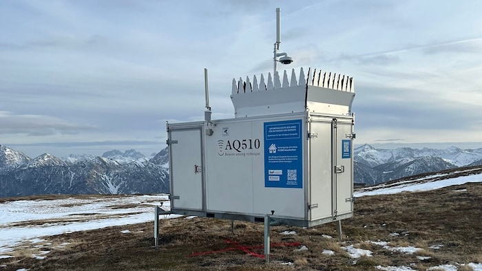 Ein Windmessgerät steht seit Kurzem auf der Hochalm.
