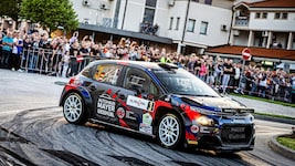 Walter Mayer tritt mit 77 Jahren noch einmal bei einer einer Rallye an – auch gegen Sohn Daniel.