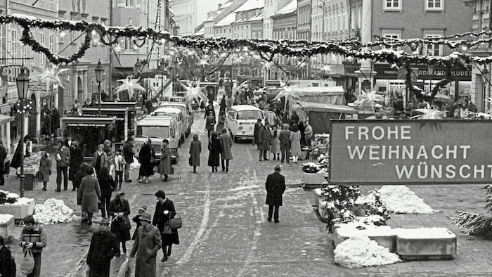 Am Alten Platz in Klagenfurt durften vor 60 Jahren noch zahlreiche Autos einfahren, schon ...