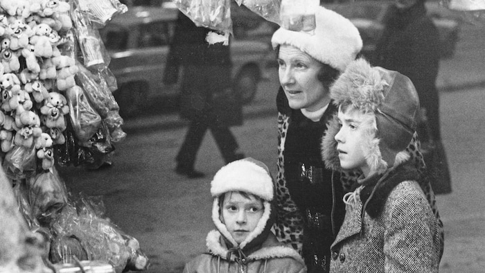 Bereits im Jahr 1973 staunten die Kinder in Wien beim Anblick des glitzernden Weihnachtsschmucks ...