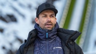 Sven Hannawald hat als erster Skispringer alle vier Bewerbe der Vierschanzentournee gewonnen und ...