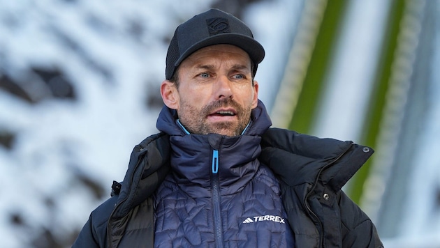 Sven Hannawald hat als erster Skispringer alle vier Bewerbe der Vierschanzentournee gewonnen und ...