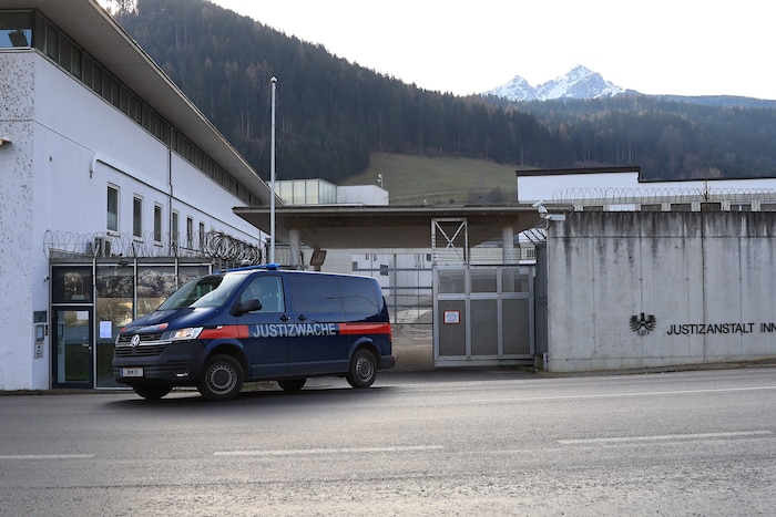 Benko darf dieses Tor des Innsbrucker „Zieglstadls“ heute doch nicht passieren – für seine ...