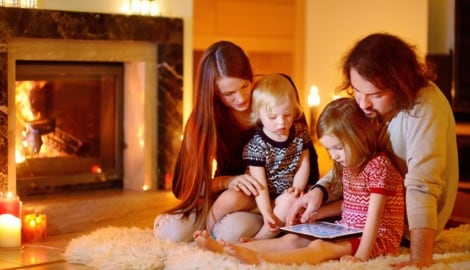 So gemütlich Kerzen und Kamin auch sind, sie können mitunter die Luft in Zimmern verschlechtern.